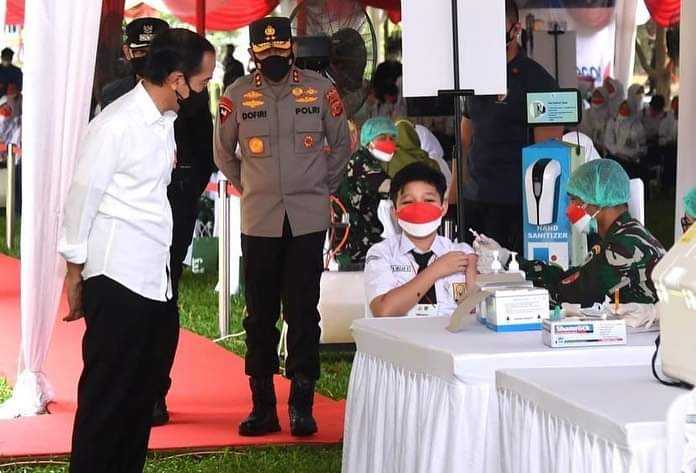 Presiden Pantau Vaksinasi Pelajar Di Jawa Barat