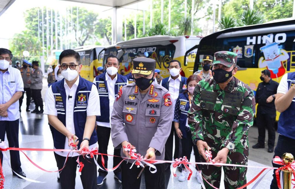 34 Bus Vaksinasi Keliling Di Lepas Kapolri Untuk Menjangkau Warga Yang Belum Di Vaksin