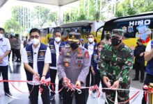 34 Bus Vaksinasi Keliling Di Lepas Kapolri Untuk Menjangkau Warga Yang Belum Di Vaksin