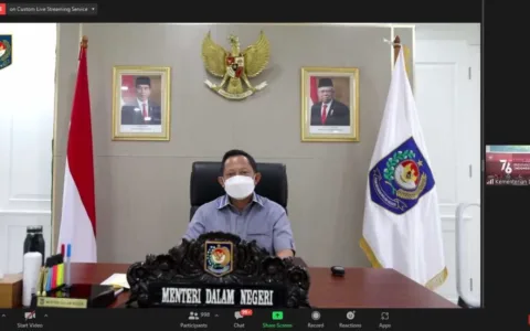 Mendagri Ajak Seluruh Elemen Masyarakat Bergandengan Tangan Hadapi Pandemi