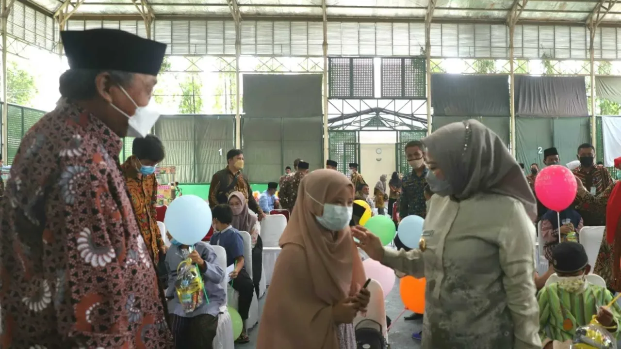Sederhana, Bupati Serang Berbagi Ceria dengan Anak Yatim