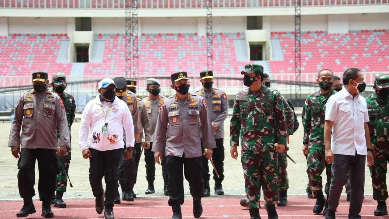 Panglima TNI, Kapolri dan Menpora Tinjau Kesiapan Stadion dan Arena Akuatik PON XX