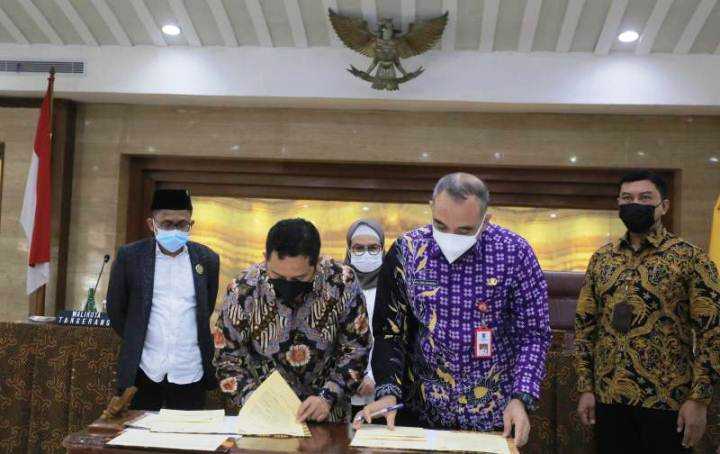 Serah Terima Jaringan Perpipaan Perumdam Tkr Ke Perumda Tirta Banteng
