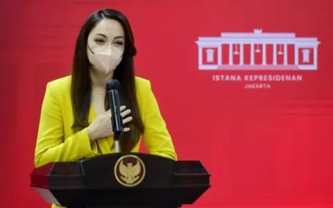 Dokter Cantik Himbau Masyarakat Agar Ikut Vaksin