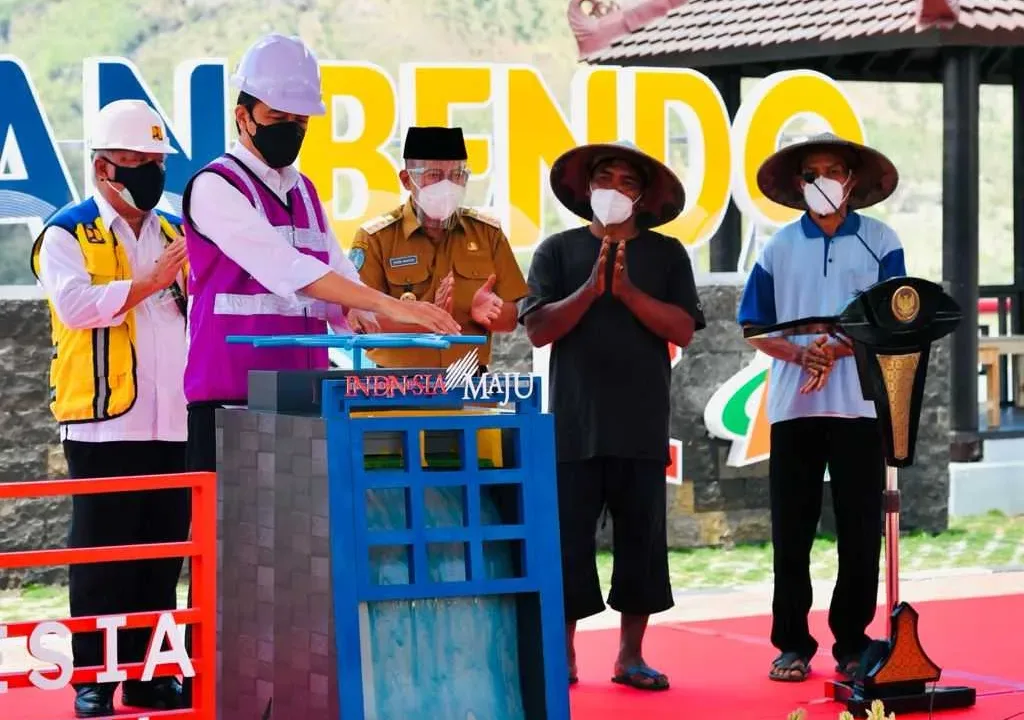 Presiden Targetkan 70 Persen Penduduk Dapat Suntikan Vaksin di Akhir Tahun