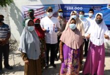 Senyum Sumringah Warga Pantura Tangerang Nikmati Air Bersih