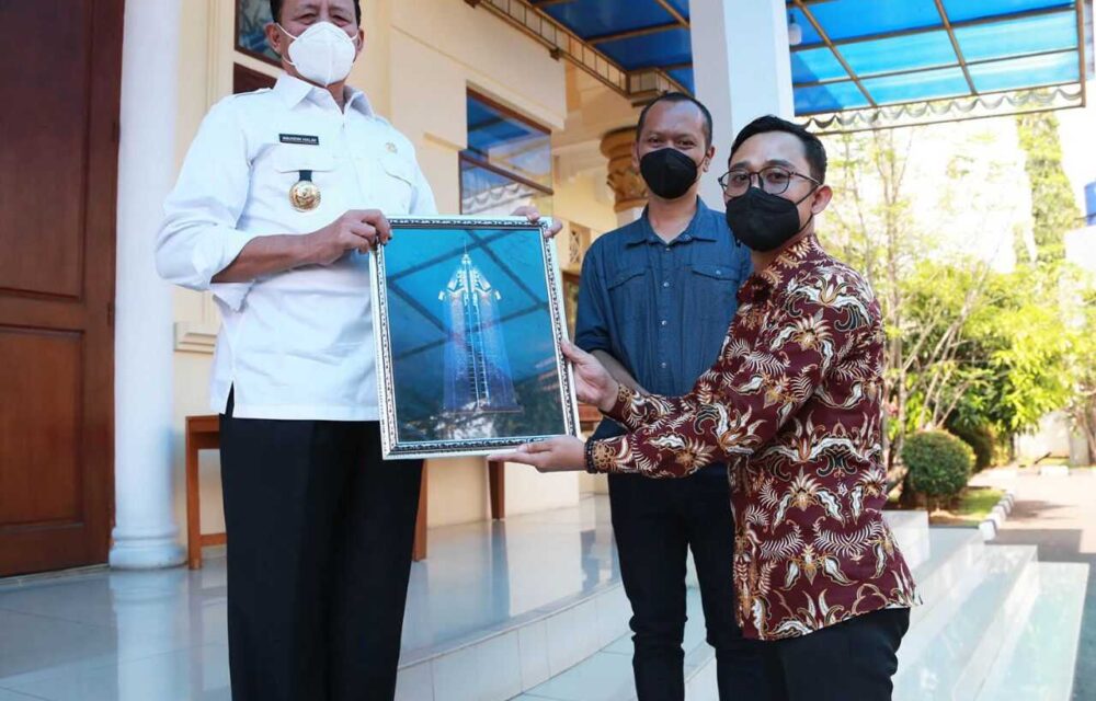Gubernur Serahkan Hadiah Sayembara Tugu Pamulang
