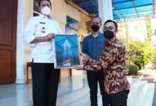Gubernur Serahkan Hadiah Sayembara Tugu Pamulang