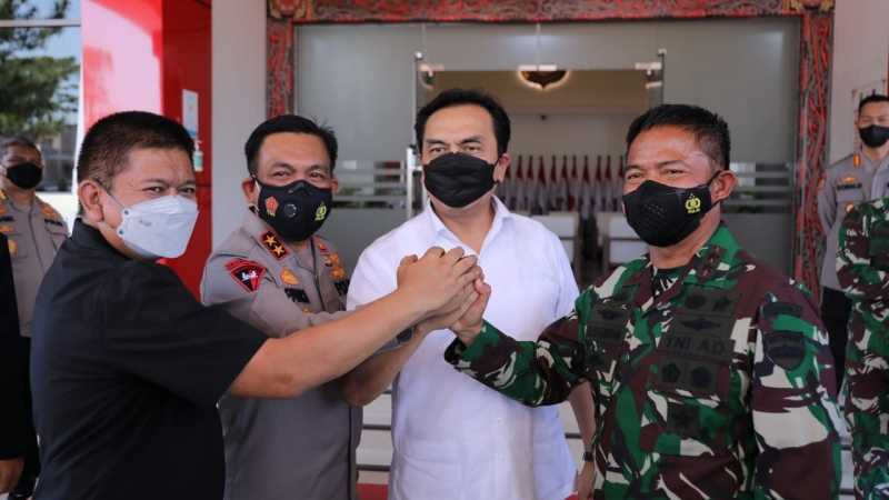 Anggota Komisi I Dpr Ri Effendi Ms Simbolon Berkunjung Ke Polda Sumatera