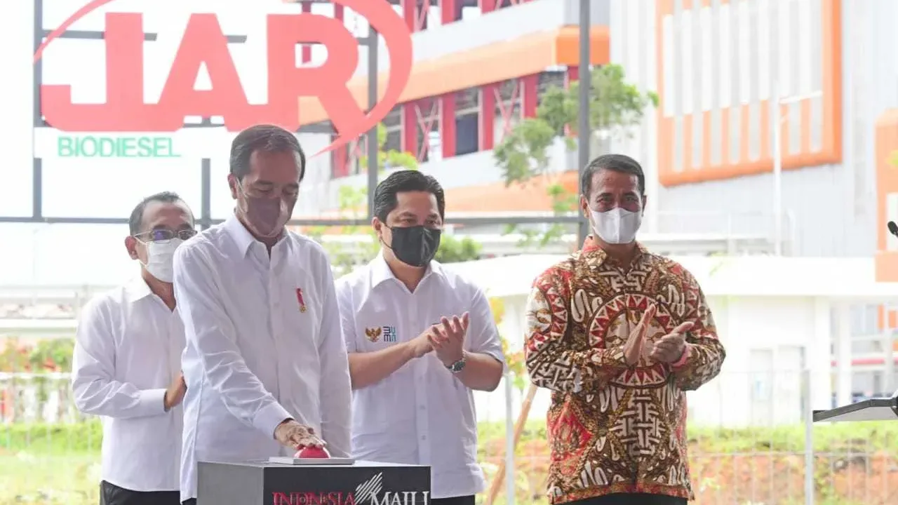Presiden Jokowi Bersama Menteri BUMN Resmikan Pabrik Biodiesel