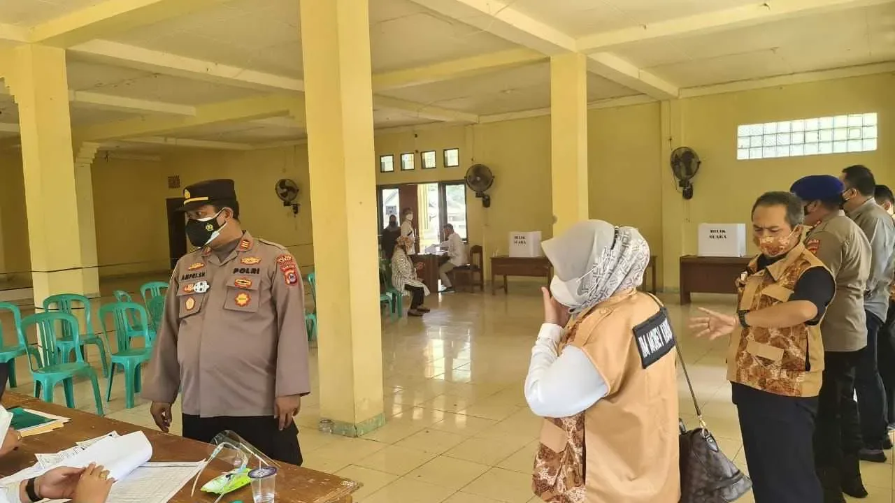 Direskrimum Polda Banten Tinjau Penghitungan Suara di Bayah