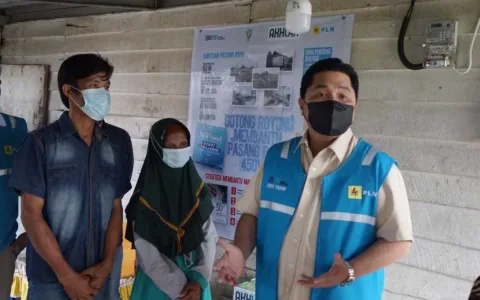 500 Keluarga di Palembang Dapat Bantuan Listrik Dari PLN
