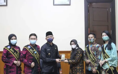 Raih Juara 2 Nasional, Duta Bahasa Datangi Wagub Banten