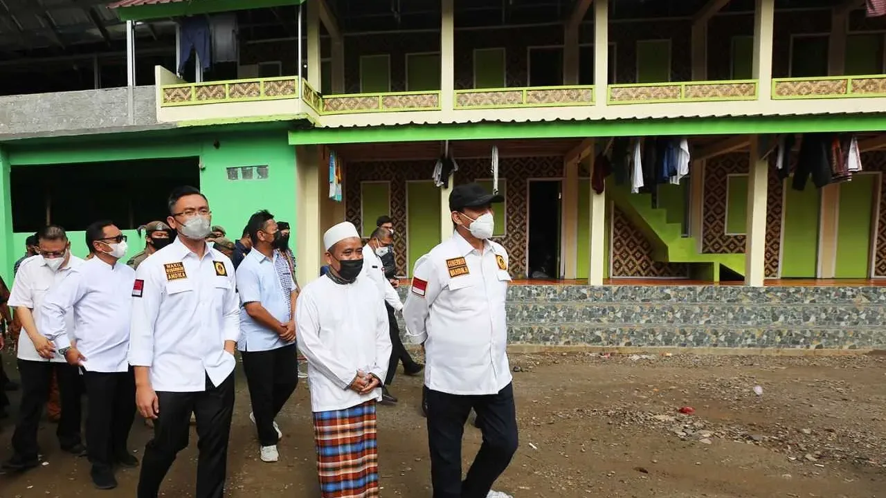 Kompak, Wahidin dan Andik Resmikan Jalan Lingkungan di Carita