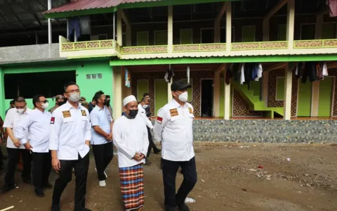 Kompak, Wahidin dan Andik Resmikan Jalan Lingkungan di Carita