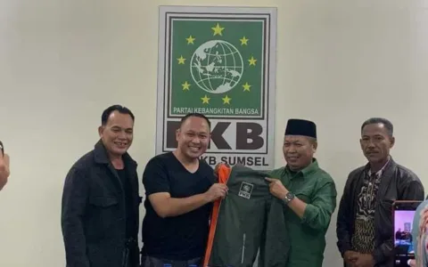BERGAIRAH…Tokoh Muda Sumsel Resmi Berseragam PKB, Begini Ceritanya