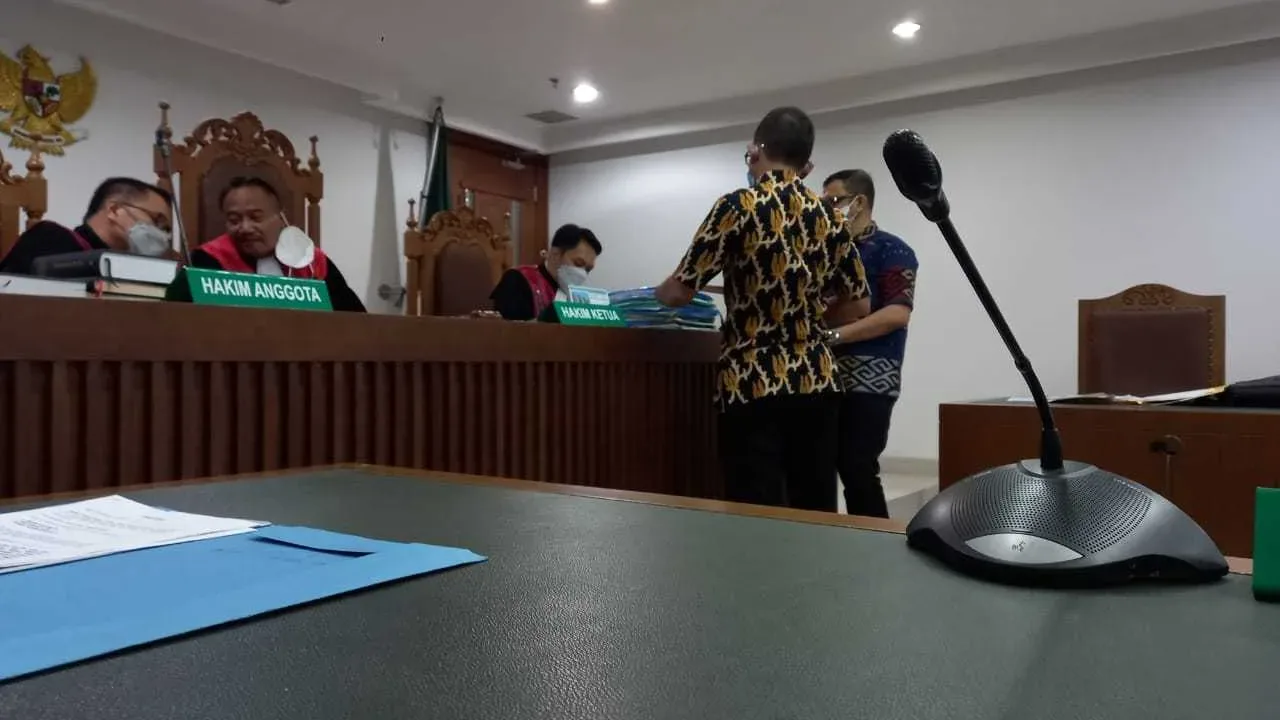 HAJAR Terus…PHK Sepihak, Buruh Gugat PT Mutiara Jawa