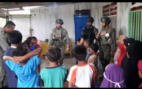 Satgas Madago Ajarkan Wawasan Kebangsaan ke Siswa SD