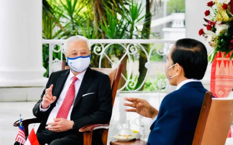 Presiden Jokowi Bersama PM Malaysia Bahas TKI dan Batas Negara