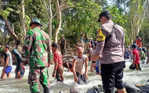 Tanggul Sungai Jebol, Satgas Madago Bertindak Cepat