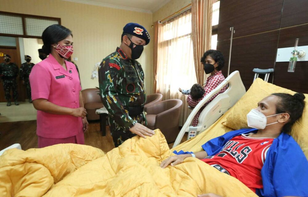 Hut Brimob, Kapolri Jenguk Anggota Yang Tertembak