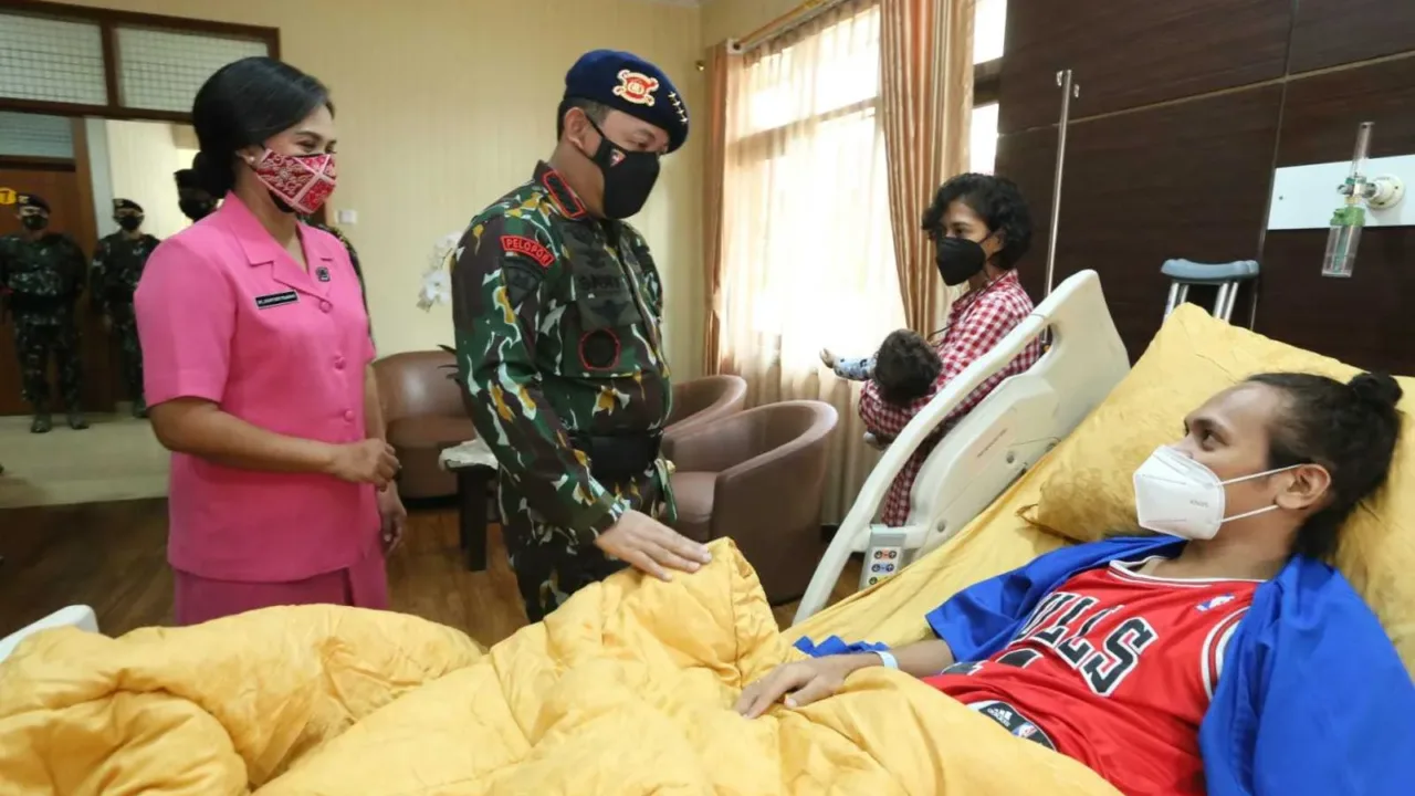 HUT Brimob, Kapolri Jenguk Anggota Yang Tertembak