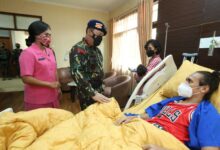 Hut Brimob, Kapolri Jenguk Anggota Yang Tertembak