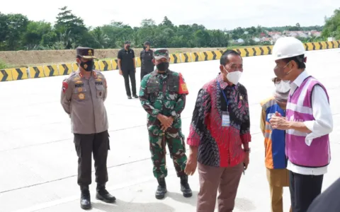 KAWAL KETAT…Kapolda Dampingi Presiden Jokowi Resmikan Tol Serang – Panimbang