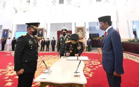 KEREN GAES...!Presiden Lantik KASAD di Istana