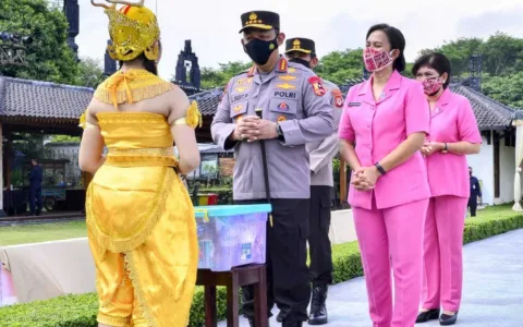 MANTAP…Kapolri Peduli Pekerja Seni di Yogyakarta