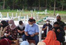 Nah Gitu...!Kasad Dudung Ziarah Ke Makam Orang Tua Di Cirebon
