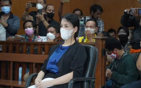 GITU DONG…Gunakan Nurani, Kejagung Bebaskan Tuntutan Setahun Penjara Valencya
