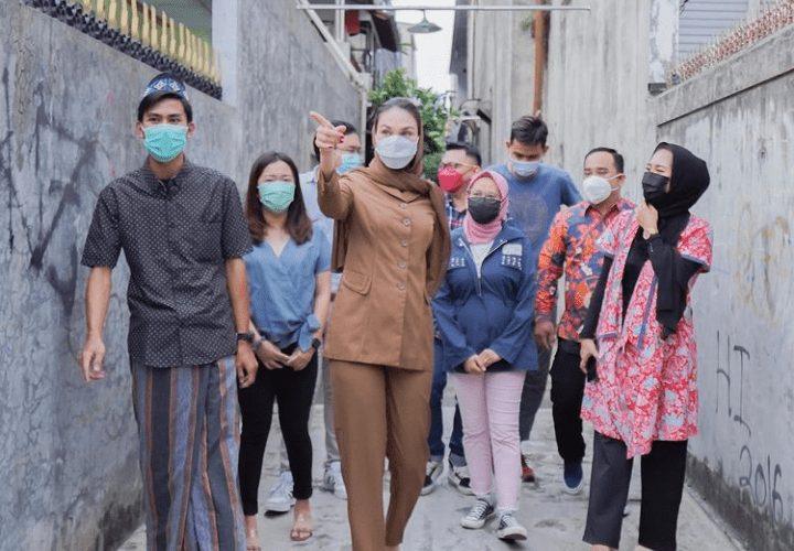 Seger...!Potret Luna Maya Blusukan Jadi Ketua Rt Di Jakarta