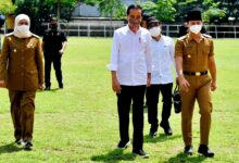 Saat Presiden Bujuk Menteri Pupr Beli Sepatu Buat Naik Motor