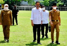 Saat Presiden Bujuk Menteri PUPR Beli Sepatu Buat Naik Motor