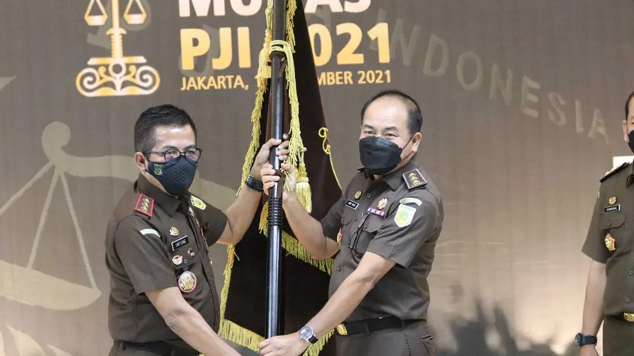 Wakil Jaksa Agung Serahkan Petaka PJI ke Amir Yanto