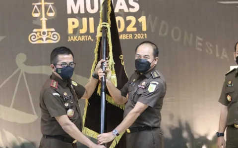 Wakil Jaksa Agung Serahkan Petaka PJI ke Amir Yanto
