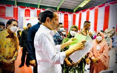 Presiden Jokowi Serahkan Sertifikat Tanah di Kaltara