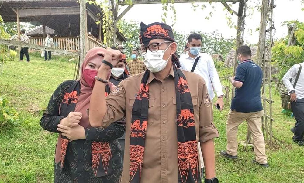 Sandiaga Uno Bertemu Irna Narulita Di Tempat Wisata, Ada Apa