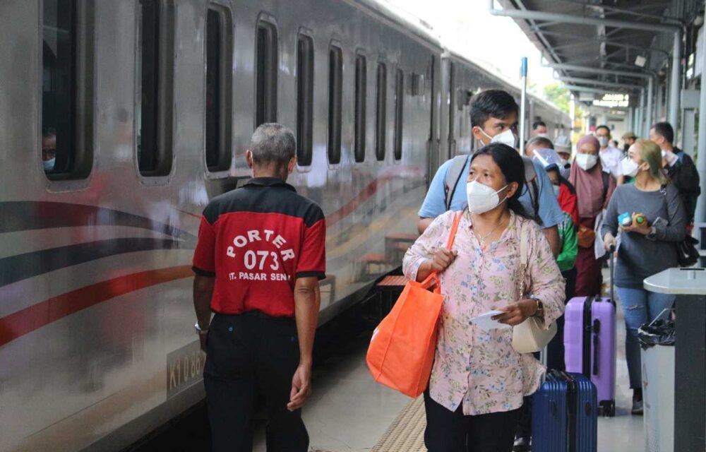 Ngerih...!Penumpang Kereta Di Pasar Senen Wajib Penuhi Persyaratan Kesehatan