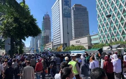 Massa Aksi Reuni PA 212 bergerak ke arah Jalan Sudirman, Kamis (2/12). Foto: Nugroho GN/kumparan