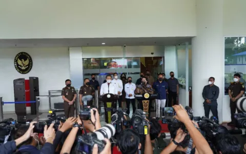 Menteri BUMN Temui Jaksa Agung, Ada Apa