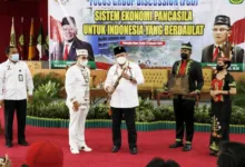 Rektor UPR Berikan LaNyalla Mandau, Ada Apa