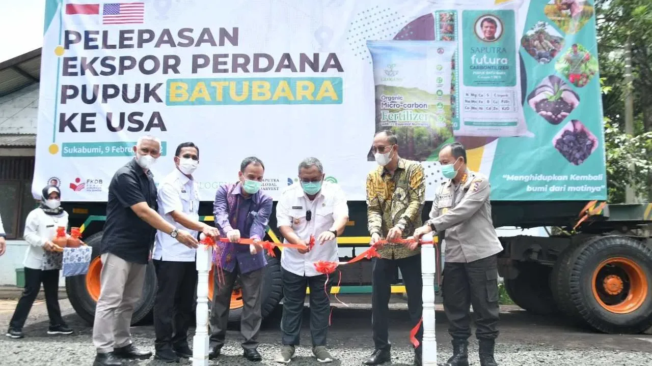 KEREN… Catatan Sejarah, Perdana Ekspor 14 Ton Pupuk Batubara Ke USA