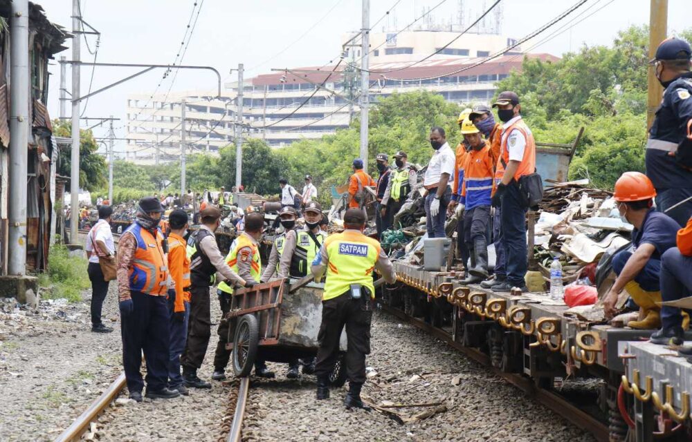 Daop 1 Jakarta Tertibkan 137 Bangunan Liar Di Stasiun Angke - Kampung Bandan