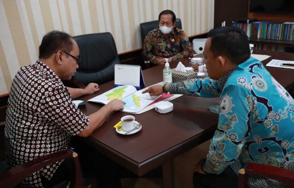 Wamen Pdtt Bahas Pembangunan Jalan Dan Jembatan Berama Bupati Seluma