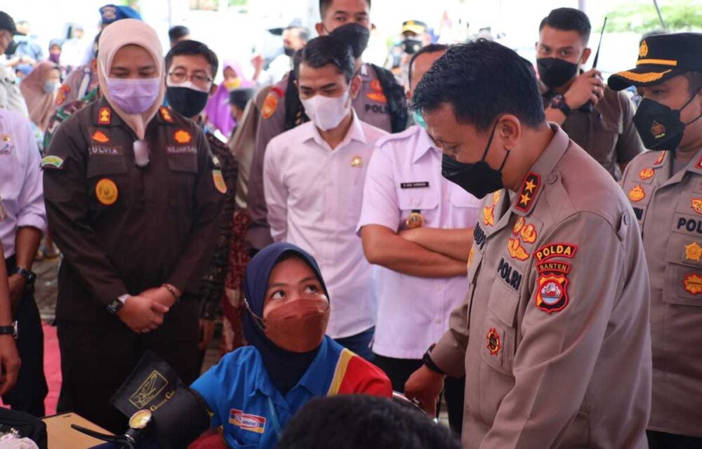 Kapolda Banten Pantau Vaksinasi Di Pt Indomarco Prismatama Lebak