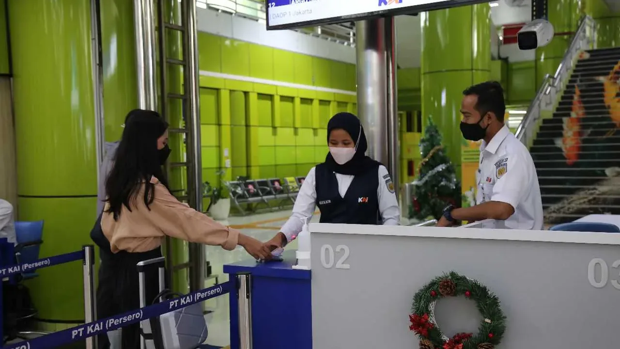 Penumpang KA Daop 1 Jakarta Terpantau Normal