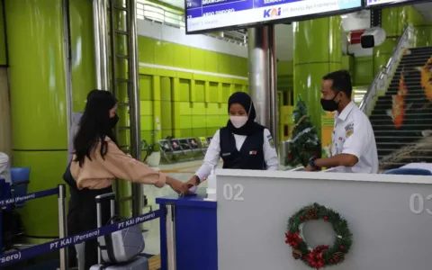 Penumpang KA Daop 1 Jakarta Terpantau Normal