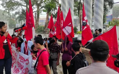 GMNI Pandeglang Gruduk DPRD Tanya Jaka Mantul